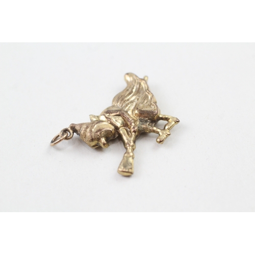 194 - 9ct gold vintage witch charm (2g)