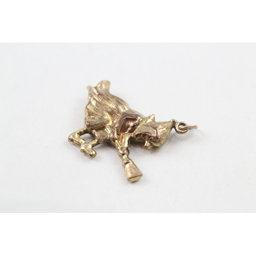 194 - 9ct gold vintage witch charm (2g)