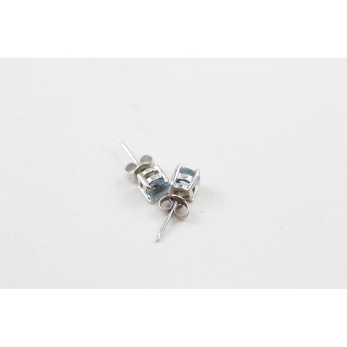 197 - 9ct white gold round cut aquamarine stud earrings (0.9g)