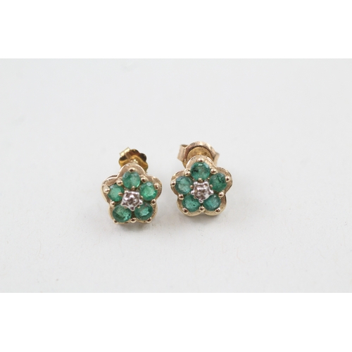 199 - 9ct gold emerald and diamond floral stud earrings (1.2g)