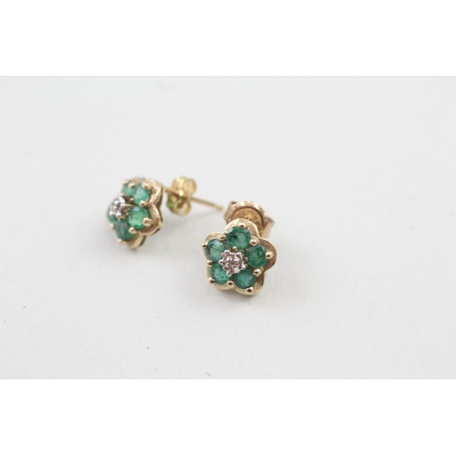 199 - 9ct gold emerald and diamond floral stud earrings (1.2g)