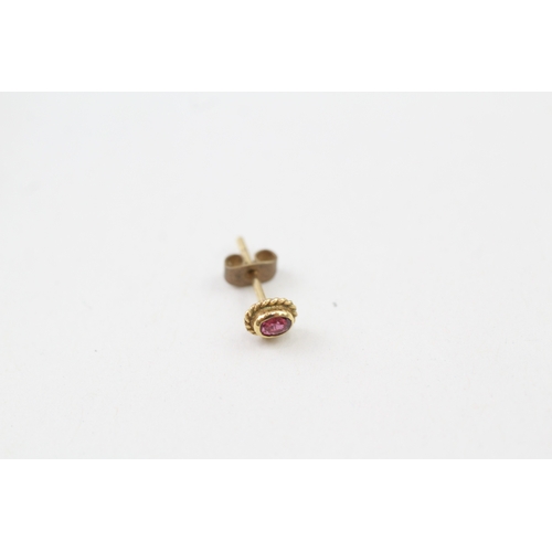 202 - 9ct gold vintage ruby solitaire stud earrings (0.7g)