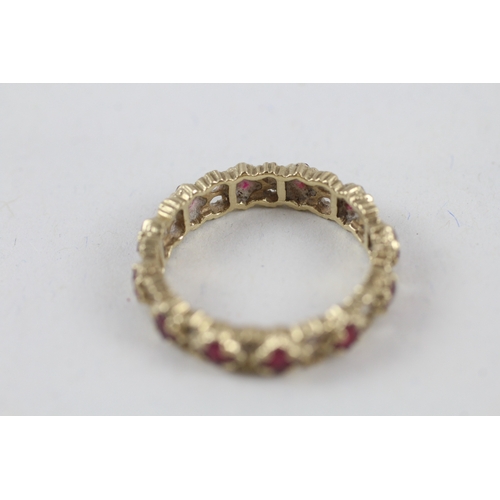 216 - 9ct gold patterned red gemstone full eternity ring (2.8g) Size  O