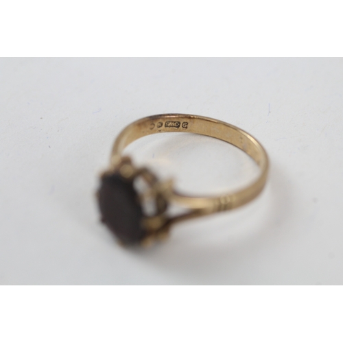 218 - 9ct gold vintage garnet dress ring (2.5g) Size  N