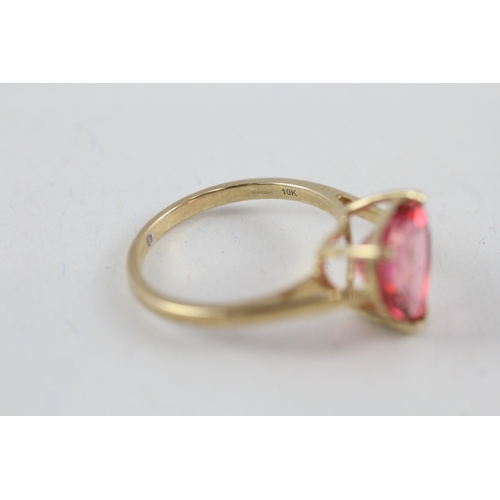 220 - 9ct gold heart cut red gemstone dress ring (2.8g) Size  O