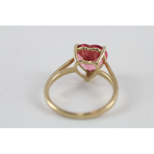 220 - 9ct gold heart cut red gemstone dress ring (2.8g) Size  O