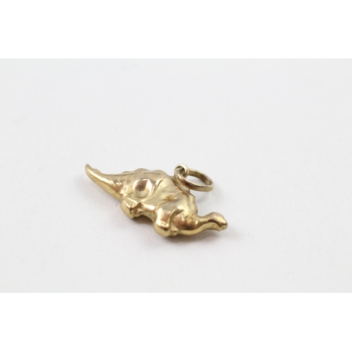 29 - 9ct gold stegosaurus charm (0.9g)