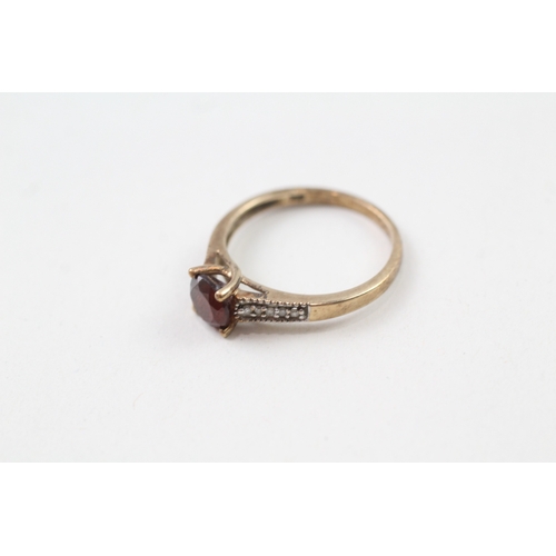 32 - 9ct gold garnet & diamond dress ring (2.1g) Size  N 1/2