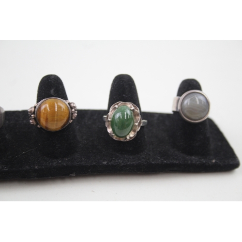 351 - A collection of silver rings including Caithness Glass (49g)