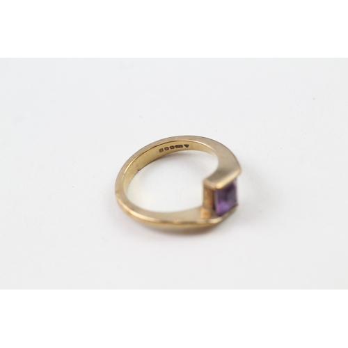 47 - 9ct gold square cut amethyst cross over dress ring (3.4g) Size  L