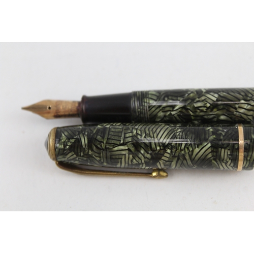 494 - Vintage Conway Stewart 28 Green FOUNTAIN PEN w/ 14ct Gold Nib WRITING