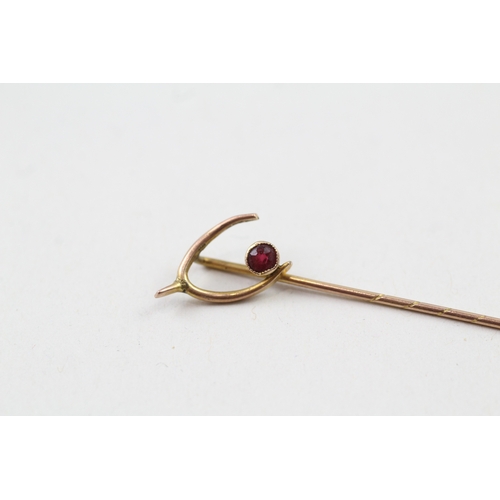 52 - 9ct gold antique garnet topped double wishbone stick pin (0.7g)