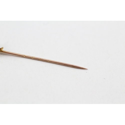 52 - 9ct gold antique garnet topped double wishbone stick pin (0.7g)