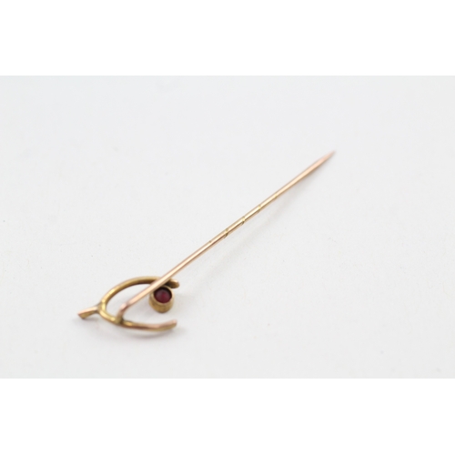 52 - 9ct gold antique garnet topped double wishbone stick pin (0.7g)