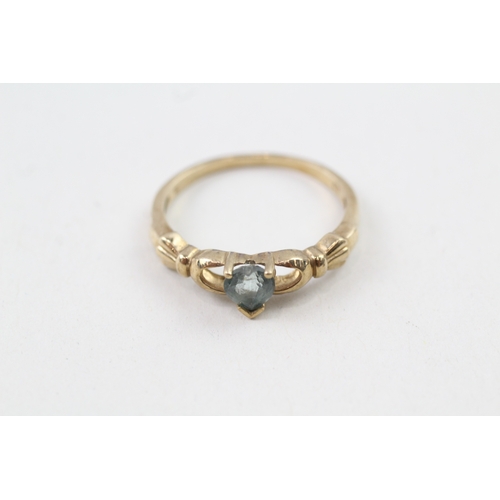 65 - 9ct gold heart shaped blue topaz Irish Claddagh ring (2g) Size  O