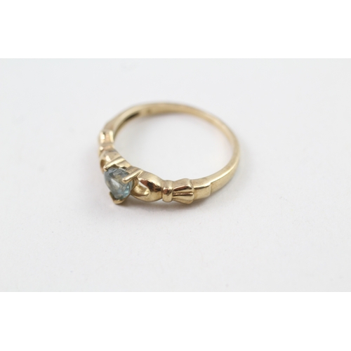 65 - 9ct gold heart shaped blue topaz Irish Claddagh ring (2g) Size  O