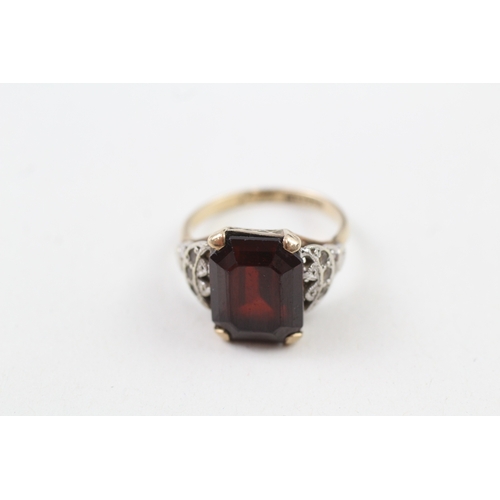 75 - 9ct gold vintage garnet & white gemstone dress ring (4.4g) Size  L