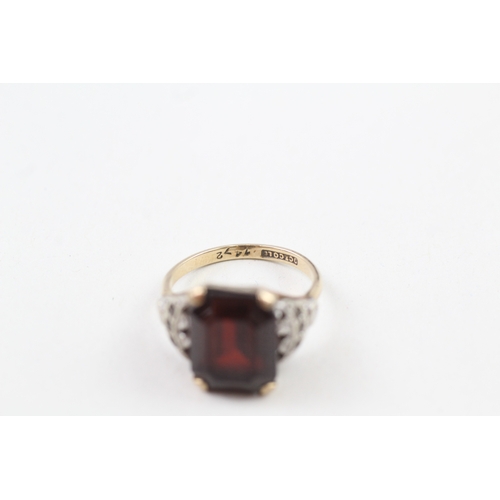 75 - 9ct gold vintage garnet & white gemstone dress ring (4.4g) Size  L