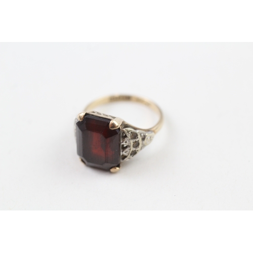 75 - 9ct gold vintage garnet & white gemstone dress ring (4.4g) Size  L