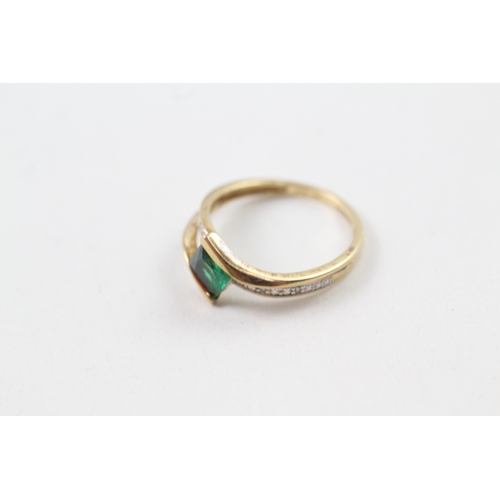 100 - 9ct gold green paste and diamond crossover dress ring (1.7g) Size  K