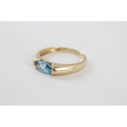 107 - 9ct gold bezel set topaz dress ring (1.5g) Size  K