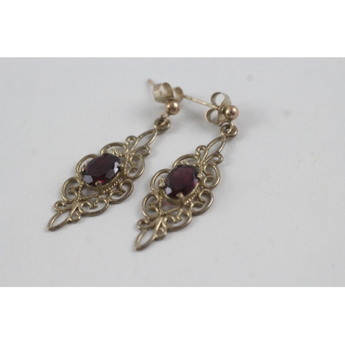 11 - 9ct gold vintage garnet drop earrings with posts (2.1g)