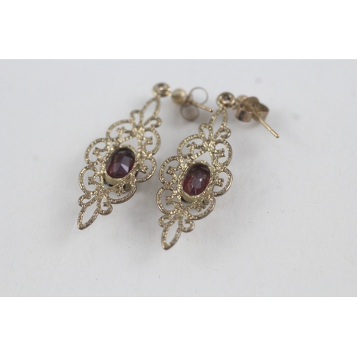 11 - 9ct gold vintage garnet drop earrings with posts (2.1g)