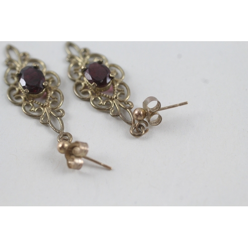 11 - 9ct gold vintage garnet drop earrings with posts (2.1g)