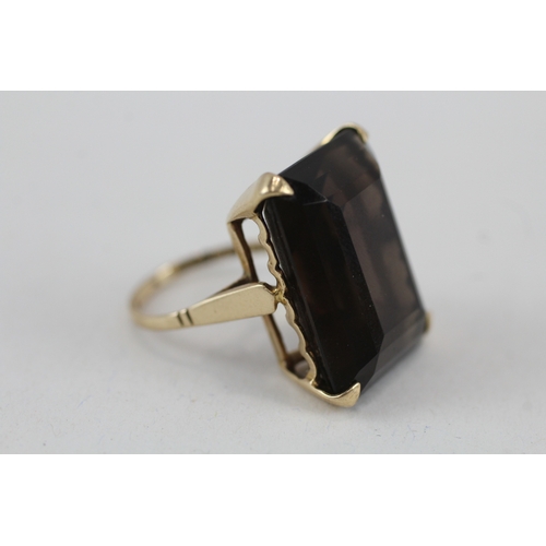 112 - 9ct gold smokey quartz cocktail ring (6.4g) Size  I