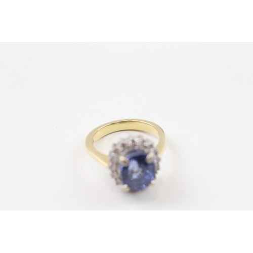 25 - 18ct gold diamond sapphire halo ring (8.3g) Size  N