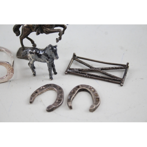 371 - 7 x Antique / Vintage .925 Sterling Silver Horse Themed Trinkets (105g)