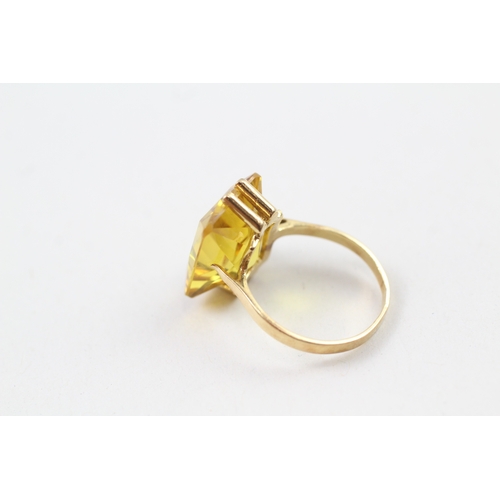 39 - 18ct gold yellow sapphire dress ring (5.2g) Size  M