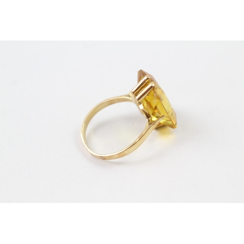 39 - 18ct gold yellow sapphire dress ring (5.2g) Size  M