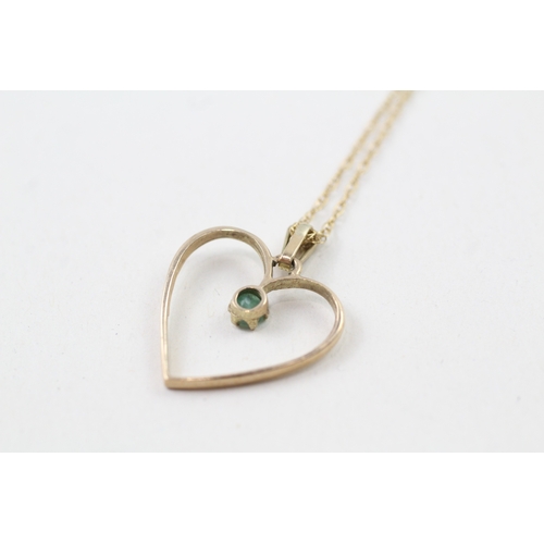 46 - 9ct gold emerald heart pendant w/ chain (1.7g)