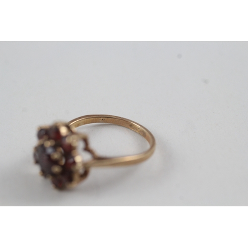 8 - 9ct gold vintage garnet floral cluster dress ring (3g) Size  N