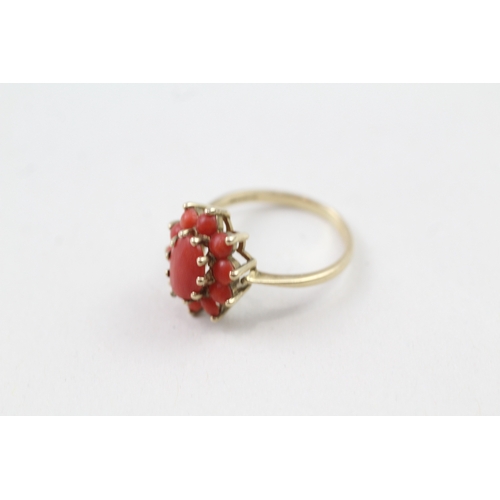 85 - 9ct gold vintage coral halo dress ring (2.3g) Size  M