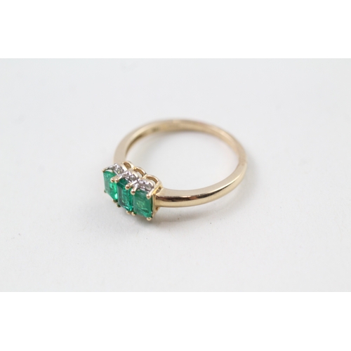 88 - 10ct gold emerald and diamond trilogy dress ring (2.3g) Size  O