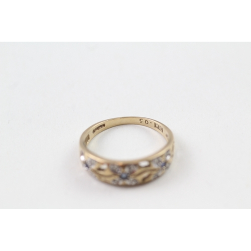 89 - 9ct gold sapphire and diamond floral design dress ring (2.4g) Size  P