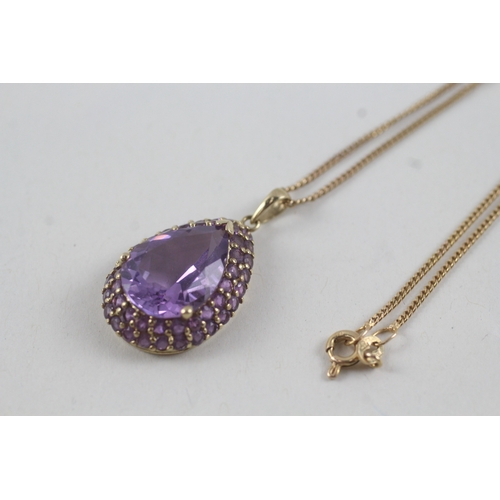 91 - 9ct gold amethyst halo cluster pendant with 9ct gold chain (5g)