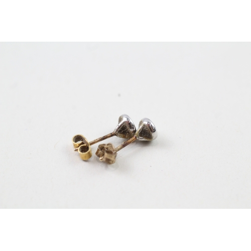 95 - 9ct gold diamond stud earrings (1g)