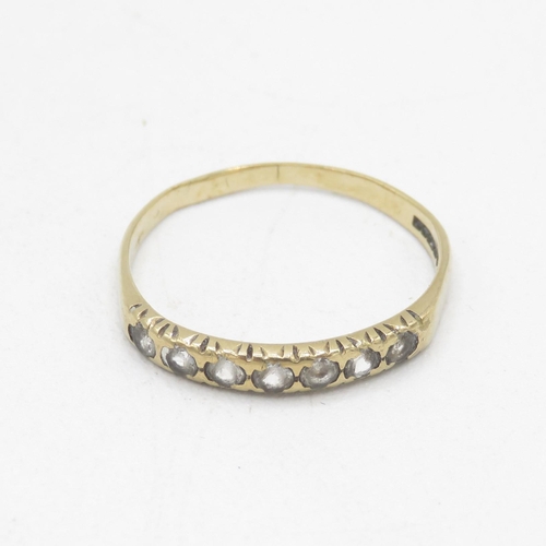 15 - 9ct gold white gemstone half eternity ring (1.1g) AS SEEN - MISHAPEN Size  N