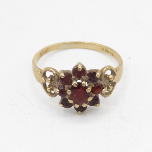 2 - 9ct gold vintage garnet cluster ring (1.6g) Size  L