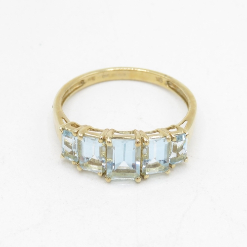 4 - 9ct gold emerald cut blue topaz five stone ring (2.7g) Size  U