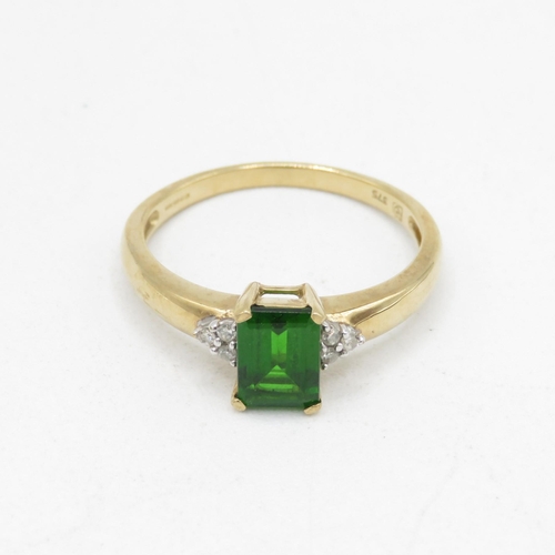 6 - 9ct gold diopside & diamond dress ring (2.2g) Size  P