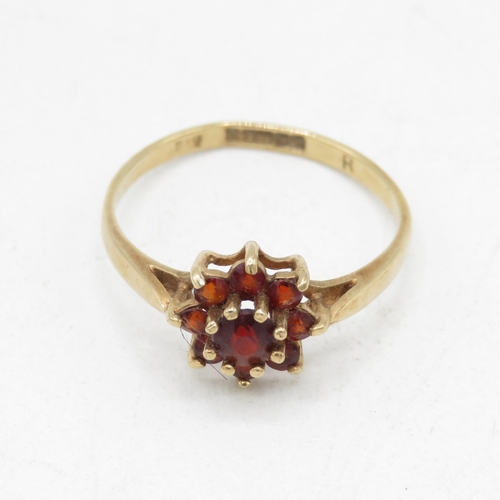 79 - 9ct gold vintage garnet cluster ring (1.3g) Size  M