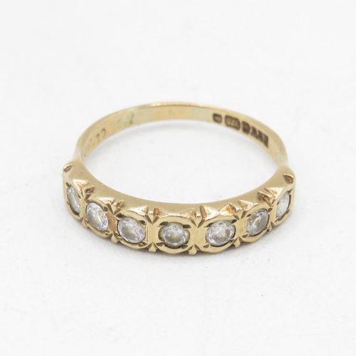 91 - 9ct gold cubic zirconia seven stone eternity ring (1.8g) Size  M