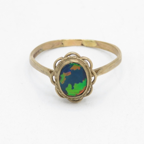 103 - 9ct gold vintage synthetic opal double dress ring (1.6g) Size  P