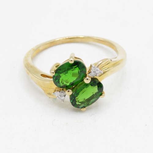 114 - 9ct gold oval cut diopside & diamond dress ring (2.5g) Size  O