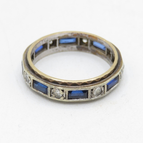 118 - 9ct gold white & blue gemstone full eternity ring (3.1g) Size  L