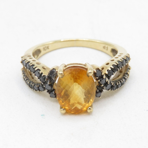 142 - 9ct gold citrine & blue gemstone ring (2.9g) Size  K 1/2